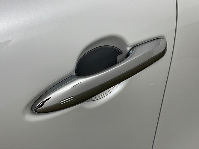 ハリアーハイブリッド Ｚ　レザーパッケージ　ワンオーナー車　純正ナビ　パノラミックビューモニター　トヨタセーフティセンス　パノラマルーフ　モデリスタエアロ　モデリスタアルミホイールタイヤ　ＪＢＬサウンド　純正デジタルインナーミラー　スペアキー（52枚目）