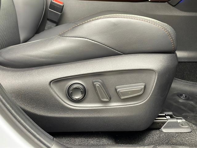 ハリアーハイブリッド Ｚ　レザーパッケージ　ワンオーナー車　純正ナビ　パノラミックビューモニター　トヨタセーフティセンス　パノラマルーフ　モデリスタエアロ　モデリスタアルミホイールタイヤ　ＪＢＬサウンド　純正デジタルインナーミラー　スペアキー（71枚目）