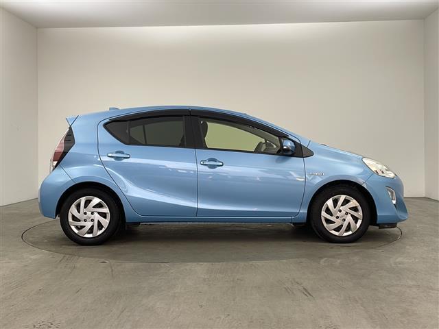 アクア Ｓ　純正７インチナビ　バックカメラ　横滑り防止装置　ステアリングスイッチ　純正フロアマット　防眩インナーミラー　ビルトインＥＴＣ　前後ドライブレコーダー　ドライブスタートコントロール　電動格納ミラー（6枚目）