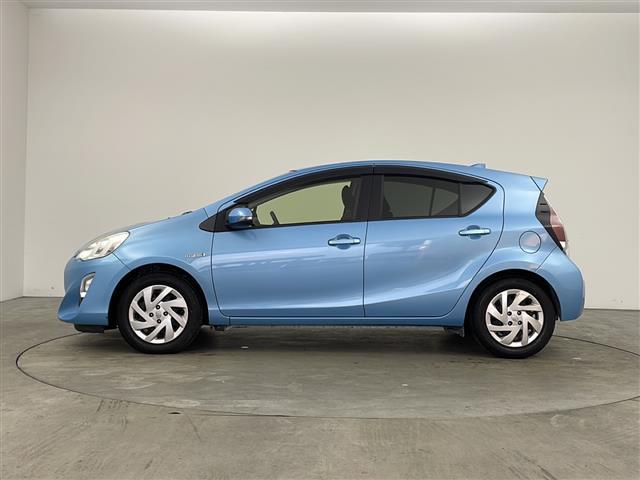 アクア Ｓ　純正７インチナビ　バックカメラ　横滑り防止装置　ステアリングスイッチ　純正フロアマット　防眩インナーミラー　ビルトインＥＴＣ　前後ドライブレコーダー　ドライブスタートコントロール　電動格納ミラー（7枚目）