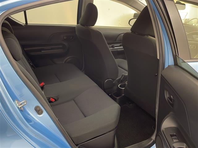 アクア Ｓ　純正７インチナビ　バックカメラ　横滑り防止装置　ステアリングスイッチ　純正フロアマット　防眩インナーミラー　ビルトインＥＴＣ　前後ドライブレコーダー　ドライブスタートコントロール　電動格納ミラー（10枚目）