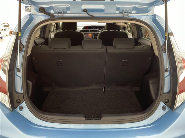 アクア Ｓ　純正７インチナビ　バックカメラ　横滑り防止装置　ステアリングスイッチ　純正フロアマット　防眩インナーミラー　ビルトインＥＴＣ　前後ドライブレコーダー　ドライブスタートコントロール　電動格納ミラー（16枚目）