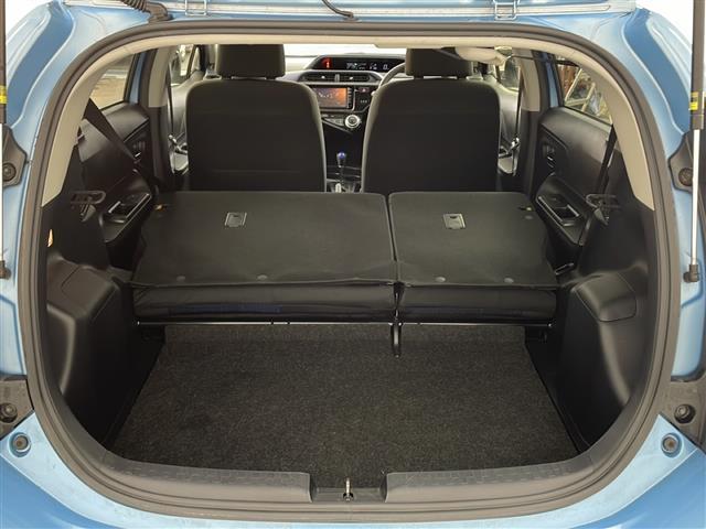 アクア Ｓ　純正７インチナビ　バックカメラ　横滑り防止装置　ステアリングスイッチ　純正フロアマット　防眩インナーミラー　ビルトインＥＴＣ　前後ドライブレコーダー　ドライブスタートコントロール　電動格納ミラー（19枚目）