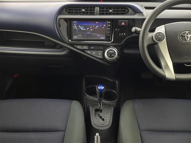 アクア Ｓ　純正７インチナビ　バックカメラ　横滑り防止装置　ステアリングスイッチ　純正フロアマット　防眩インナーミラー　ビルトインＥＴＣ　前後ドライブレコーダー　ドライブスタートコントロール　電動格納ミラー（21枚目）