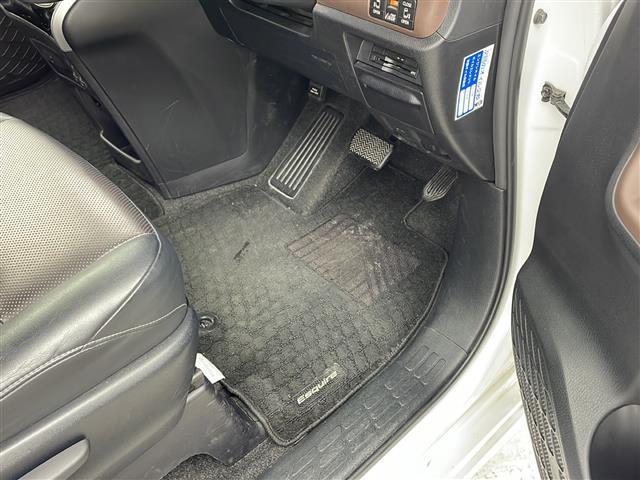 エスクァイア Gi ・純正9インチSDナビ&フルセグ&BT&DV・バックカメラ・両側パワースライドドア・ビルトインETC・社外前方ドライブレコーダー・合皮シート・前席シートヒーター・革巻きステアリング・オートハイビーム(9枚目)