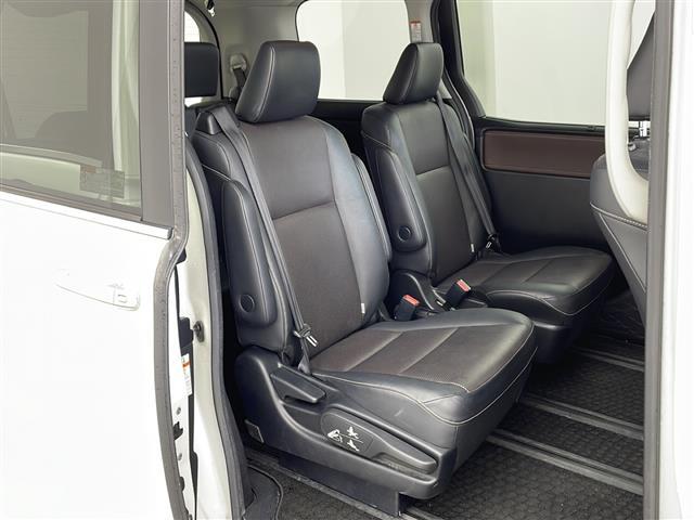 エスクァイア Gi ・純正9インチSDナビ&フルセグ&BT&DV・バックカメラ・両側パワースライドドア・ビルトインETC・社外前方ドライブレコーダー・合皮シート・前席シートヒーター・革巻きステアリング・オートハイビーム(10枚目)