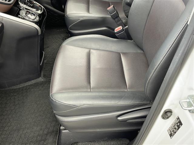 エスクァイア Gi ・純正9インチSDナビ&フルセグ&BT&DV・バックカメラ・両側パワースライドドア・ビルトインETC・社外前方ドライブレコーダー・合皮シート・前席シートヒーター・革巻きステアリング・オートハイビーム(14枚目)