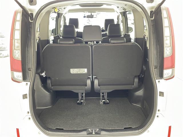 エスクァイア Gi ・純正9インチSDナビ&フルセグ&BT&DV・バックカメラ・両側パワースライドドア・ビルトインETC・社外前方ドライブレコーダー・合皮シート・前席シートヒーター・革巻きステアリング・オートハイビーム(18枚目)