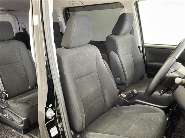 ヴォクシー ハイブリッドV ・寒冷地仕様・社外ナビ・社外フリップダウンモニター・フルセグ・両側パワースライドドア・社外前ドライブレコーダー・置くだけ充電・バックカメラ・LEDライト・ETC・DVD・社外エアロ・クルコン・フォグ(8枚目)