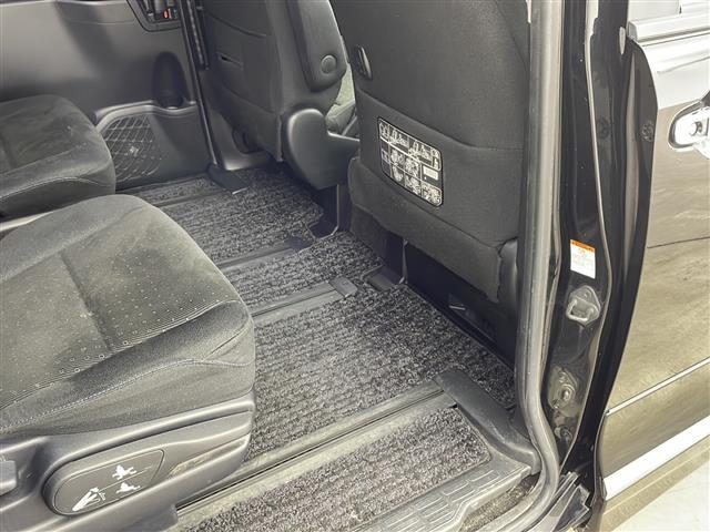 ヴォクシー ハイブリッドV ・寒冷地仕様・社外ナビ・社外フリップダウンモニター・フルセグ・両側パワースライドドア・社外前ドライブレコーダー・置くだけ充電・バックカメラ・LEDライト・ETC・DVD・社外エアロ・クルコン・フォグ(10枚目)