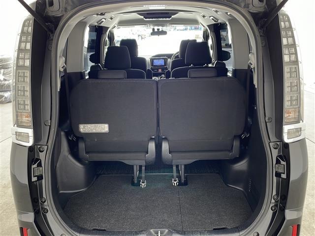 ヴォクシー ハイブリッドV ・寒冷地仕様・社外ナビ・社外フリップダウンモニター・フルセグ・両側パワースライドドア・社外前ドライブレコーダー・置くだけ充電・バックカメラ・LEDライト・ETC・DVD・社外エアロ・クルコン・フォグ(18枚目)