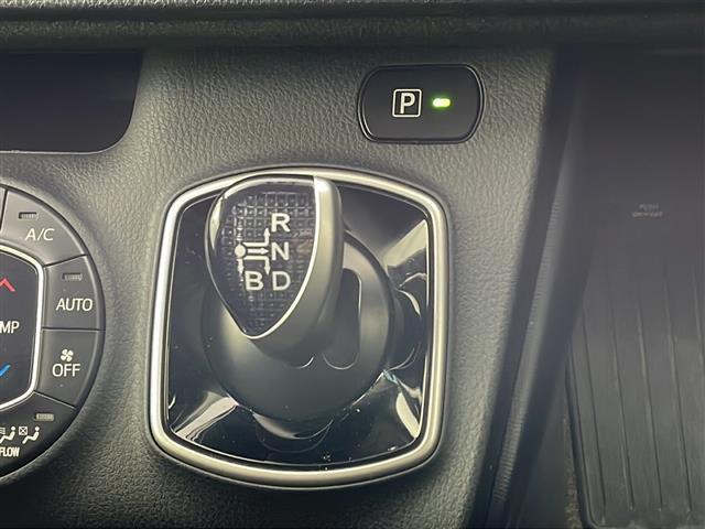 ヴォクシー ハイブリッドV ・寒冷地仕様・社外ナビ・社外フリップダウンモニター・フルセグ・両側パワースライドドア・社外前ドライブレコーダー・置くだけ充電・バックカメラ・LEDライト・ETC・DVD・社外エアロ・クルコン・フォグ(27枚目)