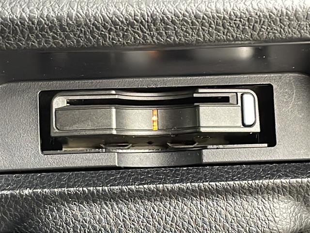 ヴォクシー ハイブリッドV ・寒冷地仕様・社外ナビ・社外フリップダウンモニター・フルセグ・両側パワースライドドア・社外前ドライブレコーダー・置くだけ充電・バックカメラ・LEDライト・ETC・DVD・社外エアロ・クルコン・フォグ(35枚目)