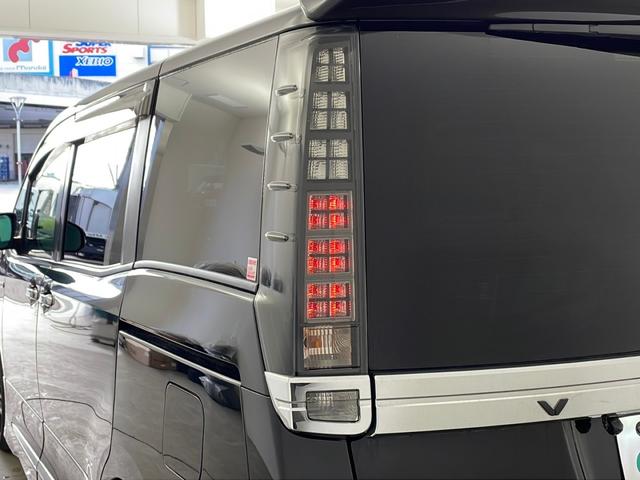 ヴォクシー ハイブリッドV ・寒冷地仕様・社外ナビ・社外フリップダウンモニター・フルセグ・両側パワースライドドア・社外前ドライブレコーダー・置くだけ充電・バックカメラ・LEDライト・ETC・DVD・社外エアロ・クルコン・フォグ(44枚目)