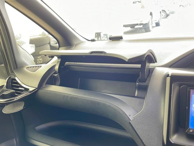 ヴォクシー ハイブリッドV ・寒冷地仕様・社外ナビ・社外フリップダウンモニター・フルセグ・両側パワースライドドア・社外前ドライブレコーダー・置くだけ充電・バックカメラ・LEDライト・ETC・DVD・社外エアロ・クルコン・フォグ(79枚目)