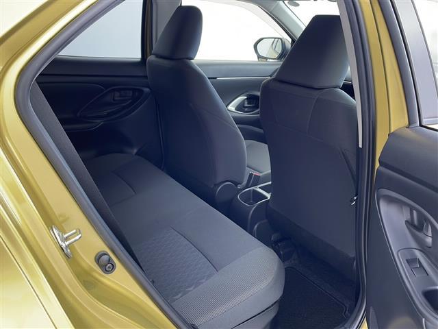 ヤリスクロス ハイブリッドG ワンオーナー車 純正8インチディスプレイオーディオ バックカメラ トヨタセーフティセンス ブラインドスポットモニター 革巻きステアリング 純正アルミホイールタイヤ LEDヘッドライト スペアキー(12枚目)