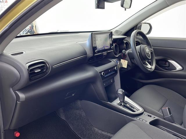 ヤリスクロス ハイブリッドG ワンオーナー車 純正8インチディスプレイオーディオ バックカメラ トヨタセーフティセンス ブラインドスポットモニター 革巻きステアリング 純正アルミホイールタイヤ LEDヘッドライト スペアキー(16枚目)