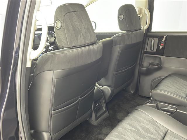 オデッセイハイブリッド ハイブリッドアブソルート・ＥＸホンダセンシング　純正インターナビ　純正フリップダウン　全方位カメラ　両側電動スライド　ＢＳＭ　衝突軽減　レーダークルーズコントロール　ハーフレザー　レーンキープ　社外１９インチＡＷ　ＬＥＤライト　ＥＴＣ　ＴＶ　ＢＴ（15枚目）