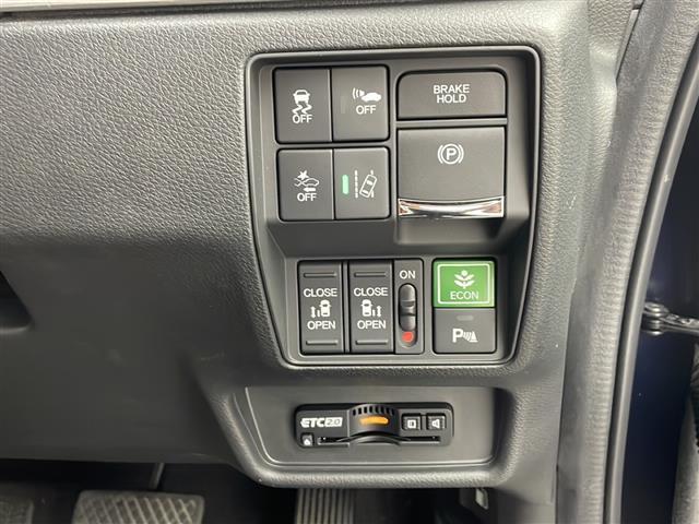 オデッセイハイブリッド ハイブリッドアブソルート・ＥＸホンダセンシング　純正インターナビ　純正フリップダウン　全方位カメラ　両側電動スライド　ＢＳＭ　衝突軽減　レーダークルーズコントロール　ハーフレザー　レーンキープ　社外１９インチＡＷ　ＬＥＤライト　ＥＴＣ　ＴＶ　ＢＴ（32枚目）