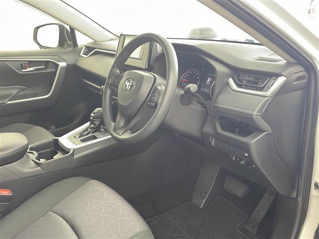 ＲＡＶ４ Ｘ　純正ナビ　フルセグ　ＢＴ　衝突軽減　ルーフレール　レーダークルーズ　キープレーン　クリアランスソナー　前後ドラレコ　ＬＥＤライト　ビルトインＥＴＣ　プッシュスタート　オートマチックハイビーム　ＴＶ（8枚目）