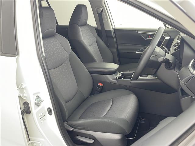 ＲＡＶ４ Ｘ　純正ナビ　フルセグ　ＢＴ　衝突軽減　ルーフレール　レーダークルーズ　キープレーン　クリアランスソナー　前後ドラレコ　ＬＥＤライト　ビルトインＥＴＣ　プッシュスタート　オートマチックハイビーム　ＴＶ（9枚目）
