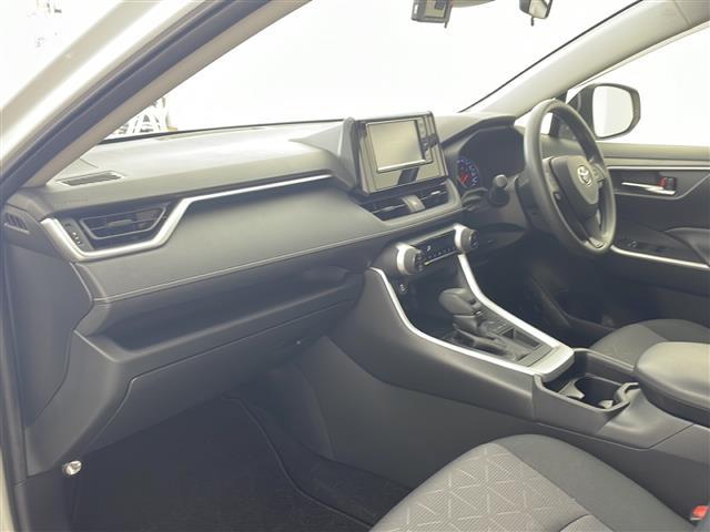 ＲＡＶ４ Ｘ　純正ナビ　フルセグ　ＢＴ　衝突軽減　ルーフレール　レーダークルーズ　キープレーン　クリアランスソナー　前後ドラレコ　ＬＥＤライト　ビルトインＥＴＣ　プッシュスタート　オートマチックハイビーム　ＴＶ（12枚目）