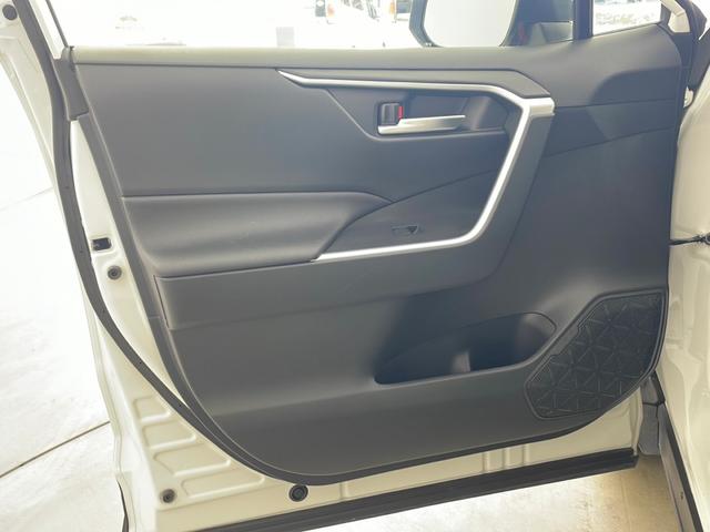 ＲＡＶ４ Ｘ　純正ナビ　フルセグ　ＢＴ　衝突軽減　ルーフレール　レーダークルーズ　キープレーン　クリアランスソナー　前後ドラレコ　ＬＥＤライト　ビルトインＥＴＣ　プッシュスタート　オートマチックハイビーム　ＴＶ（69枚目）