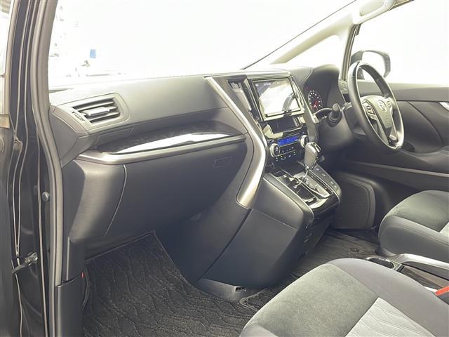 アルファード ２．５Ｓ　純正９型ナビ　フリップダウンモニター　バックカメラ　衝突軽減　レーダークルーズ　レーンキープ　クリアランスソナー　パワースライドドア　フルセグＴＶ　ＥＴＣ　ＬＥＤライト　スマートキー　プッシュスタート（13枚目）