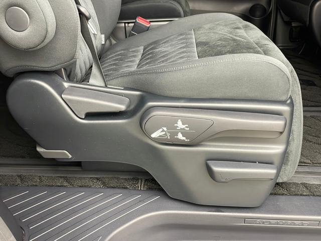 アルファード ２．５Ｓ　純正９型ナビ　フリップダウン　サンルーフ　ＺＥＵＳエアロ　ＺＥＵＳマフラー　バックカメラ　ローダウン　衝突軽減　レーダークルーズ　レーンキープ　両側電動スライド　ＰＣＳ　２０インチＡＷ　ドラレコＥＴＣ（72枚目）