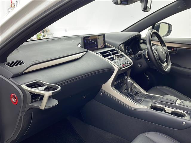 NX NX300 スパイス&シック ・ムーンルーフ・レクサスセーフティープラス・純正SDナビ&フルセグ&BT&USB&DVD&BD・バックカメラ・黒革シート・前席シートヒーター・前席シートベンチレーション・前席パワーシート・黒革シート(11枚目)