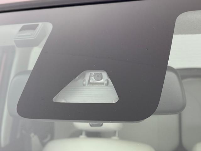 【ドライブレコーダー】映像・音声などの運転中の記録を残します。事故などを起こした起こされた時の証拠になりえますので、もしも時でも安心ですね。