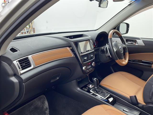 エクシーガクロスオーバー７ ２．５ｉアイサイト　社外メモリナビ　ＢＴ　ＣＤ　ＤＶＤ　ＵＳＢ　ｉＰｏｄ　フルセグテレビ　ビルトインＥＴＣ　ＳＤサーバー　クルーズコントロール追従あり　アイドリングストップ　横滑り防止装置　プリクラッシュ　社外ドラレコ（12枚目）