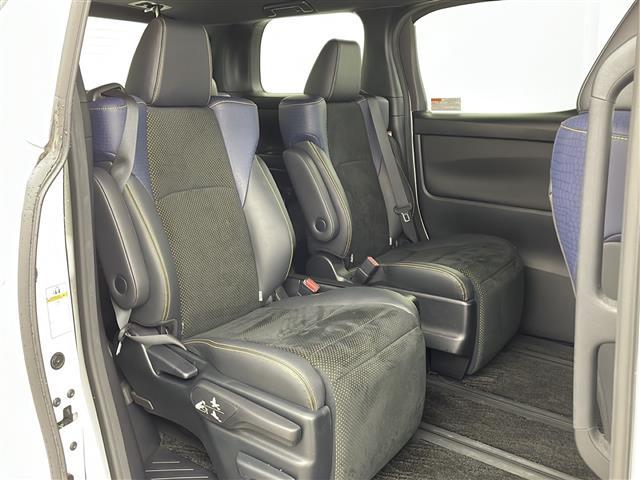 気になる車はすぐにお問い合わせください！画面右側の００６６から始まる無料ダイヤルからお問い合わせ下さい！専門スタッフがお車のご質問にお答えいたします！