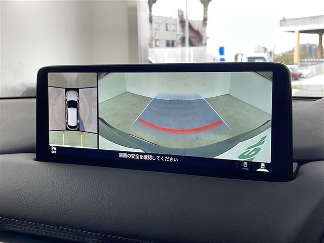 【バックモニター】後ろのカメラの映像がモニターに映し出されるので、後方の見えない死角や、障害物との距離感などもしっかり安全確認することができます！