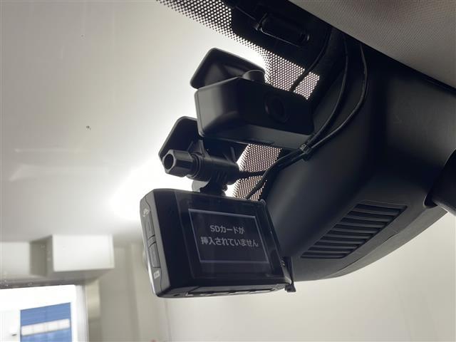 【ドライブレコーダー】映像・音声などの運転中の記録を残します。事故などを起こした起こされた時の証拠になりえますので、もしも時でも安心ですね。