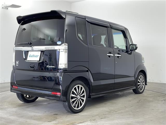 Ｎ－ＢＯＸカスタム Ｇ・ターボパッケージ　社外７インチナビ　バックカメラ　クルーズコントロール　横滑り防止装置　両側パワースライドドア　ステアリングスイッチ　パドルシフト　フロアマット　ＨＩＤオートライト　純正１５インチアルミホイールタイヤ（3枚目）