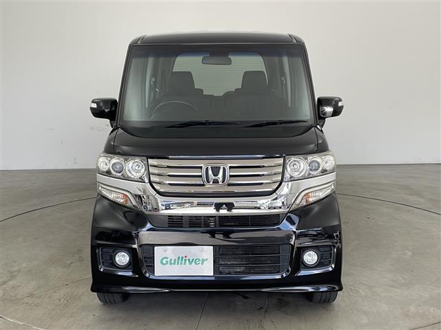 Ｎ－ＢＯＸカスタム Ｇ・ターボパッケージ　社外７インチナビ　バックカメラ　クルーズコントロール　横滑り防止装置　両側パワースライドドア　ステアリングスイッチ　パドルシフト　フロアマット　ＨＩＤオートライト　純正１５インチアルミホイールタイヤ（4枚目）