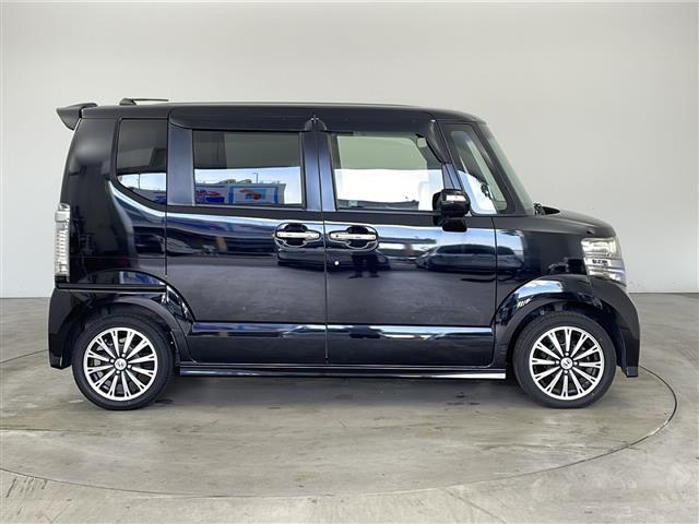 Ｎ－ＢＯＸカスタム Ｇ・ターボパッケージ　社外７インチナビ　バックカメラ　クルーズコントロール　横滑り防止装置　両側パワースライドドア　ステアリングスイッチ　パドルシフト　フロアマット　ＨＩＤオートライト　純正１５インチアルミホイールタイヤ（6枚目）