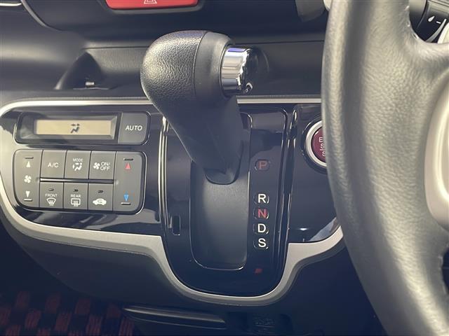 Ｎ－ＢＯＸカスタム Ｇ・ターボパッケージ　社外７インチナビ　バックカメラ　クルーズコントロール　横滑り防止装置　両側パワースライドドア　ステアリングスイッチ　パドルシフト　フロアマット　ＨＩＤオートライト　純正１５インチアルミホイールタイヤ（23枚目）