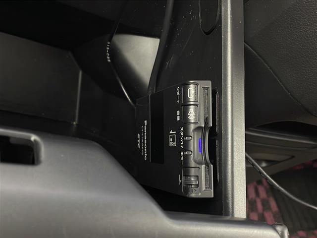 Ｎ－ＢＯＸカスタム Ｇ・ターボパッケージ　社外７インチナビ　バックカメラ　クルーズコントロール　横滑り防止装置　両側パワースライドドア　ステアリングスイッチ　パドルシフト　フロアマット　ＨＩＤオートライト　純正１５インチアルミホイールタイヤ（27枚目）