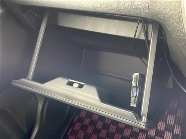 Ｎ－ＢＯＸカスタム Ｇ・ターボパッケージ　社外７インチナビ　バックカメラ　クルーズコントロール　横滑り防止装置　両側パワースライドドア　ステアリングスイッチ　パドルシフト　フロアマット　ＨＩＤオートライト　純正１５インチアルミホイールタイヤ（32枚目）