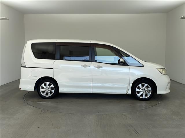 セレナ ハイウェイスター　Ｊパッケージ　純正ナビ　ＴＶ　バックカメラ　ビルトインＥＴＣ　両側パワースライドドア　クルーズコントロール　キセノンヘッドライト　オートライト　フォグランプ　デュアルエアコン　インテリジェントキー　プッシュスタート（6枚目）