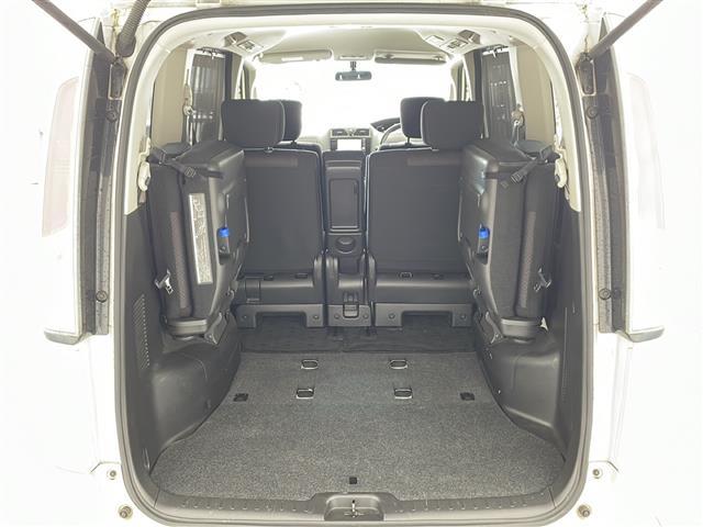 セレナ ハイウェイスター　Ｊパッケージ　純正ナビ　ＴＶ　バックカメラ　ビルトインＥＴＣ　両側パワースライドドア　クルーズコントロール　キセノンヘッドライト　オートライト　フォグランプ　デュアルエアコン　インテリジェントキー　プッシュスタート（17枚目）