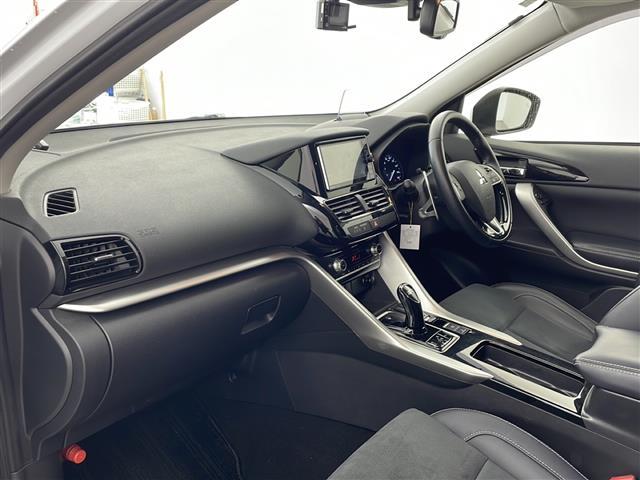 エクリプスクロスＰＨＥＶ Ｇ　社外ナビ・ＥＴＣ・前後ドラレコ・レーダークルーズコントロール・ＨＵＤ・車線逸脱警報・衝突軽減ブレーキ・ＬＥＤオートライト・オートハイビーム・ステアリングヒーター・純正１８インチアルミ・コーナーセンサー（16枚目）