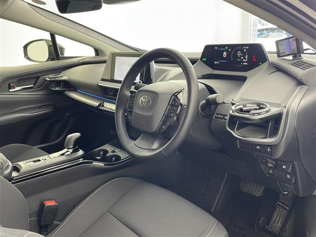 プリウス G 純正ナビ TV ETC パノラミックビューモニター モデリスタ プリクラッシュセーフティ レーンキープアシスト ブラインドスポットモニター クリアランスソナー シートヒーター 純正19インチアルミ(8枚目)