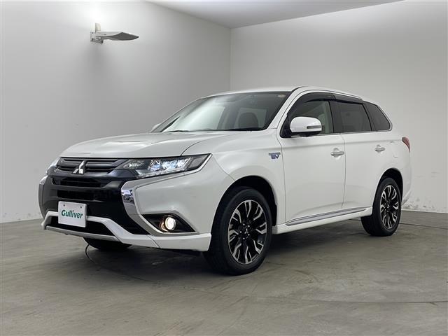 アウトランダーＰＨＥＶ Ｇナビパッケージ　純正ナビ　ＴＶ　全方位カメラ　ビルトインＥＴＣ　ハーフレザー　シートヒーター　レーダークルーズコントロール　衝突軽減ブレーキ　レーンキープアシスト　前後ドライブレコーダー　ＡＣ１００Ｖ　ＬＥＤライト（2枚目）