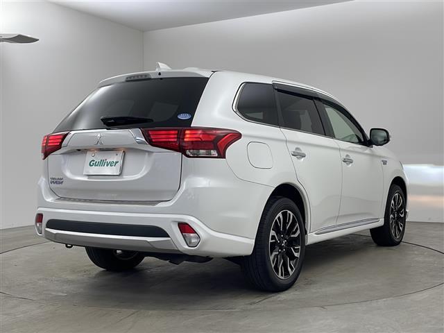 アウトランダーＰＨＥＶ Ｇナビパッケージ　純正ナビ　ＴＶ　全方位カメラ　ビルトインＥＴＣ　ハーフレザー　シートヒーター　レーダークルーズコントロール　衝突軽減ブレーキ　レーンキープアシスト　前後ドライブレコーダー　ＡＣ１００Ｖ　ＬＥＤライト（3枚目）