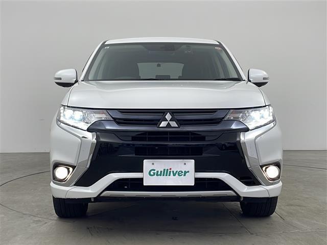 アウトランダーＰＨＥＶ Ｇナビパッケージ　純正ナビ　ＴＶ　全方位カメラ　ビルトインＥＴＣ　ハーフレザー　シートヒーター　レーダークルーズコントロール　衝突軽減ブレーキ　レーンキープアシスト　前後ドライブレコーダー　ＡＣ１００Ｖ　ＬＥＤライト（4枚目）