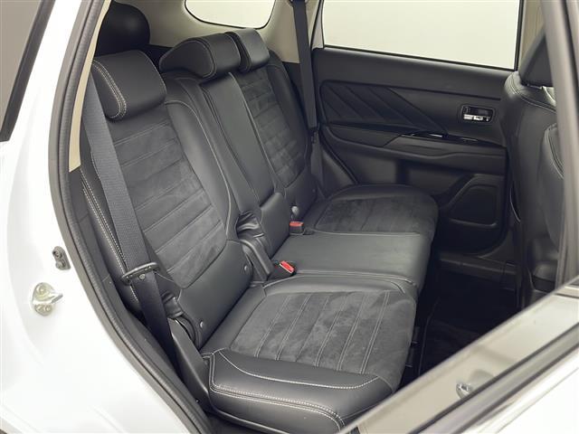 アウトランダーＰＨＥＶ Ｇナビパッケージ　純正ナビ　ＴＶ　全方位カメラ　ビルトインＥＴＣ　ハーフレザー　シートヒーター　レーダークルーズコントロール　衝突軽減ブレーキ　レーンキープアシスト　前後ドライブレコーダー　ＡＣ１００Ｖ　ＬＥＤライト（10枚目）