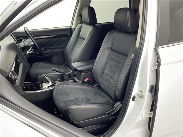 アウトランダーＰＨＥＶ Ｇナビパッケージ　純正ナビ　ＴＶ　全方位カメラ　ビルトインＥＴＣ　ハーフレザー　シートヒーター　レーダークルーズコントロール　衝突軽減ブレーキ　レーンキープアシスト　前後ドライブレコーダー　ＡＣ１００Ｖ　ＬＥＤライト（12枚目）